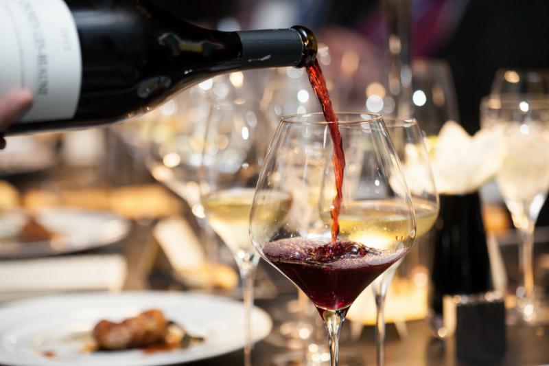 Wein lagern, dekantieren, servieren