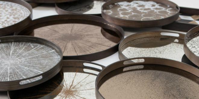 Notre Monde Tabletts und Tische als dekorative Einheit