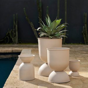 Nachhaltig wohnen – langlebige Designs & recycelte Materialien 7 Moderner Pflanzkübel in diversen Größen. Beidseitig verwendbar. Grünes Licht für nachhaltig Wohnen.