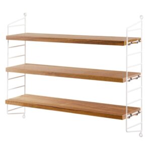 Homeoffice einrichten 5 String Furniture Pocket Regal mit Holz-Regalböden und weißen Seitenteilen.