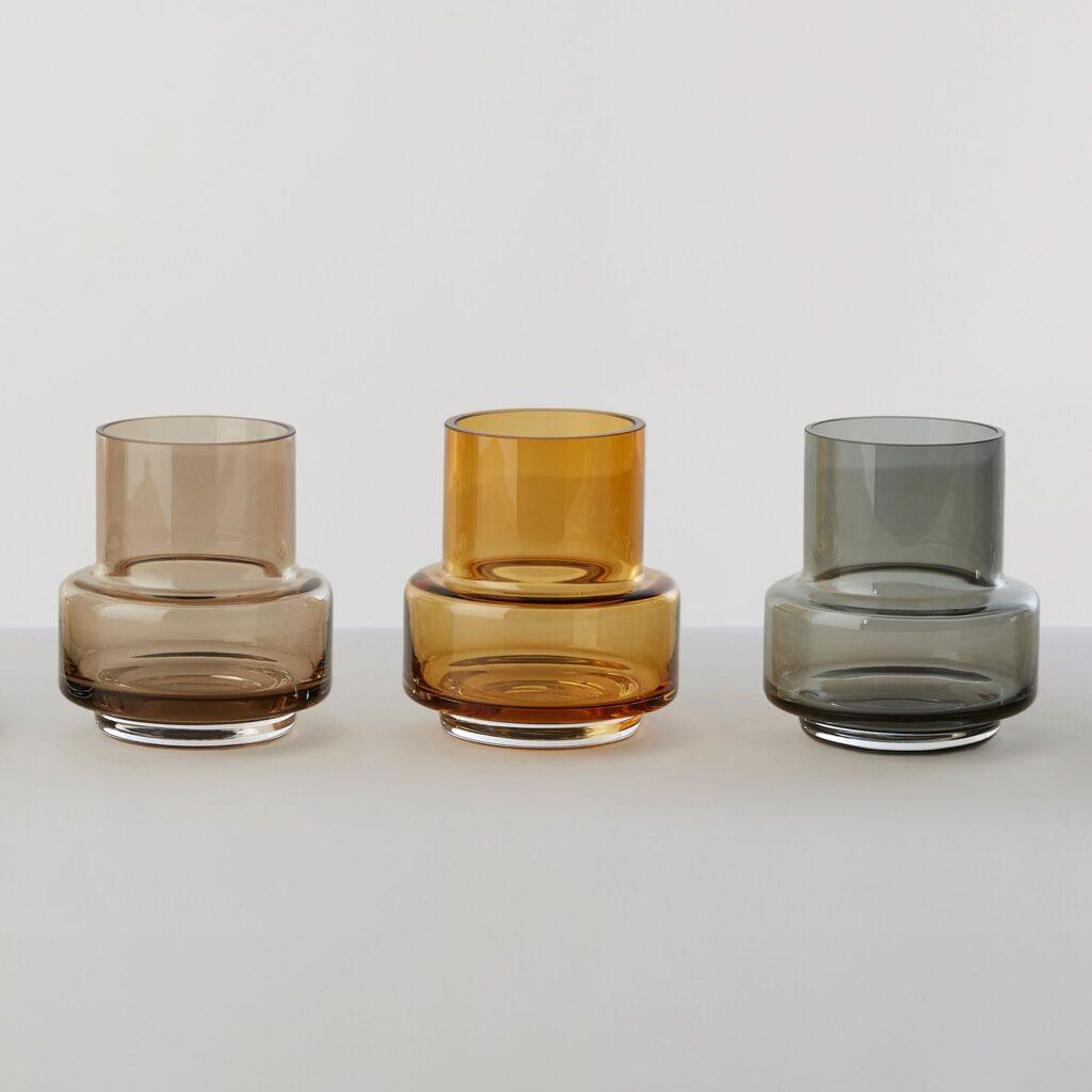 Frühlingshafte Farben im Zuhause 7 Ro Collection Hurricane Teelichthalter aus farbigem Glas in sepia brown, amber und smoked grey.