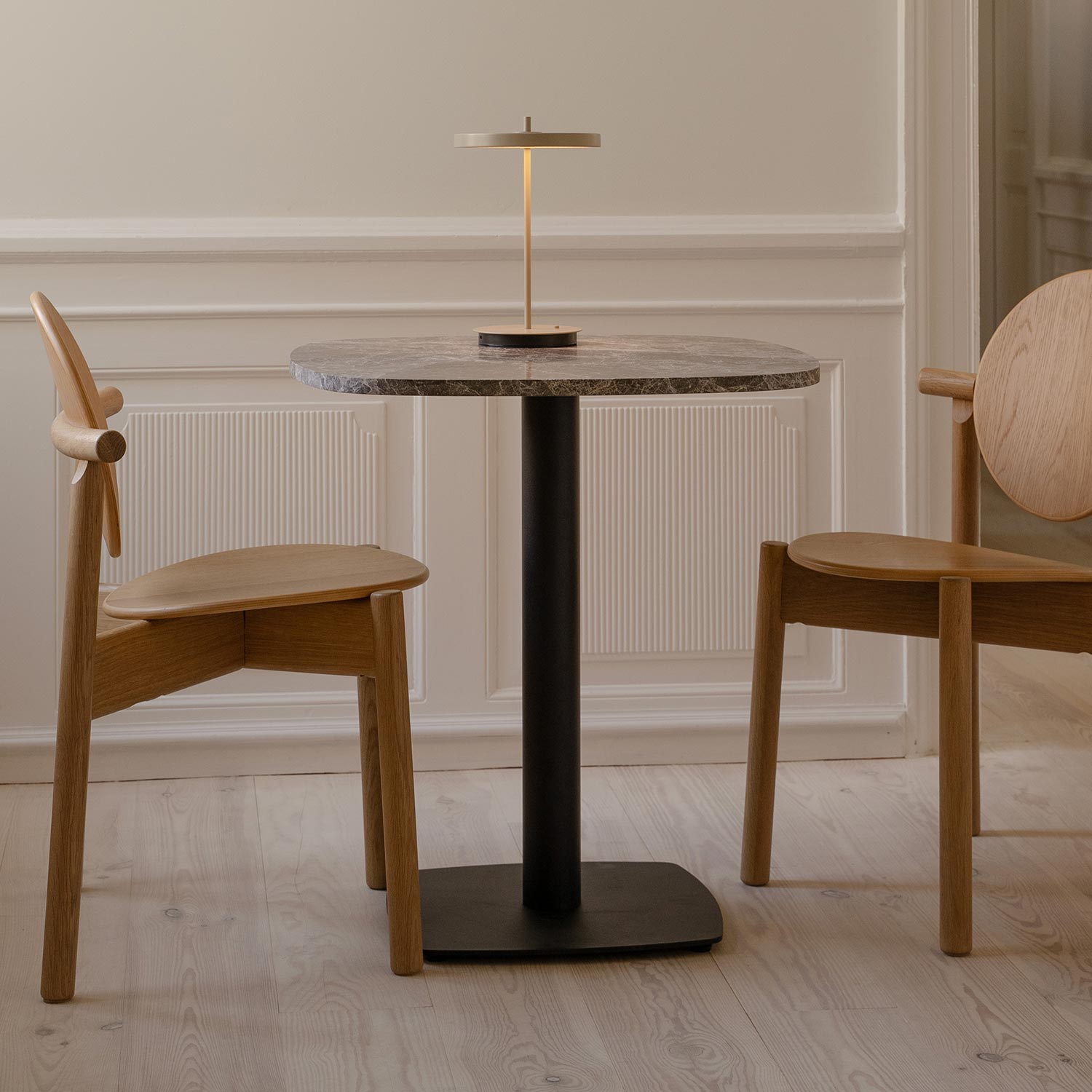 UMAGE - Gather Café-Tisch brown emperador
