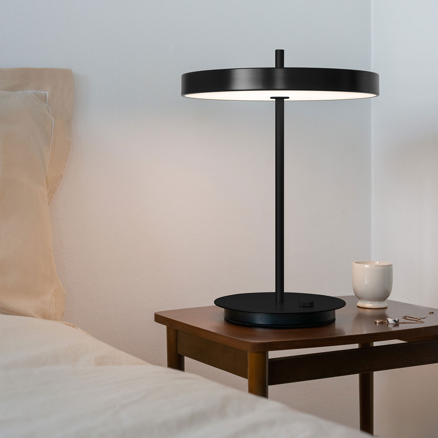 UMAGE Asteria nachttischlampe schwarz schwarz 106504