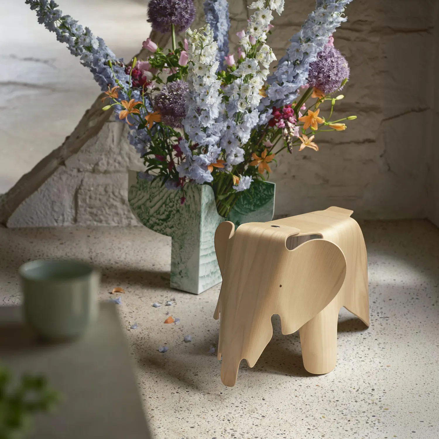 Vitra - Eames Elephant Plywood Kastanie natur