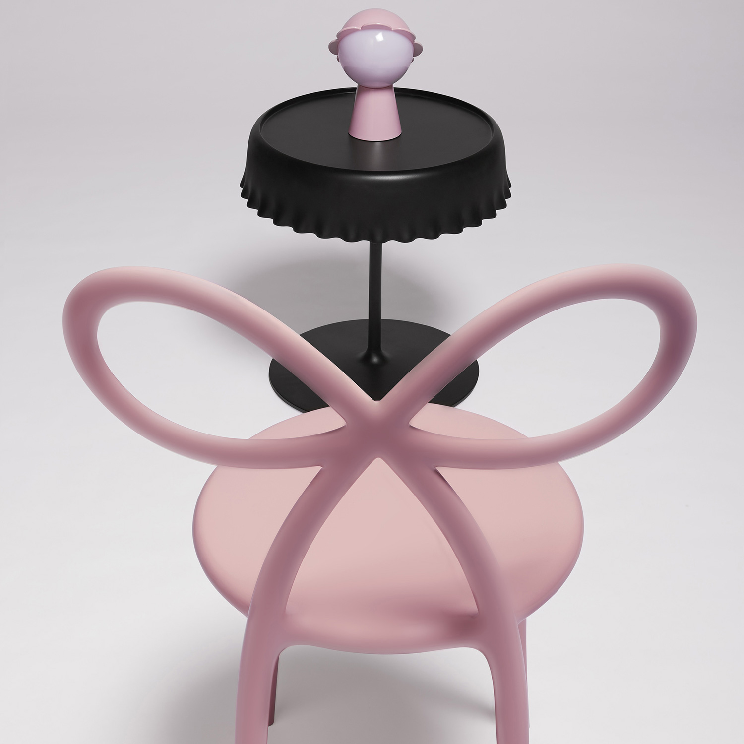 qeeboo ribbon stuhl pink tisch 97681