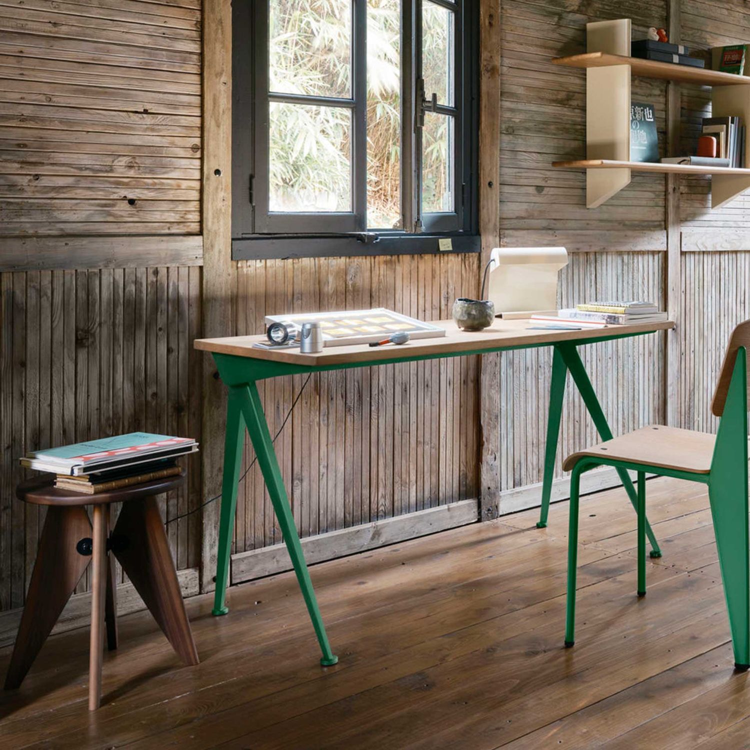 Vitra - Tabouret Bois Hocker Nussbaum natur, geölt