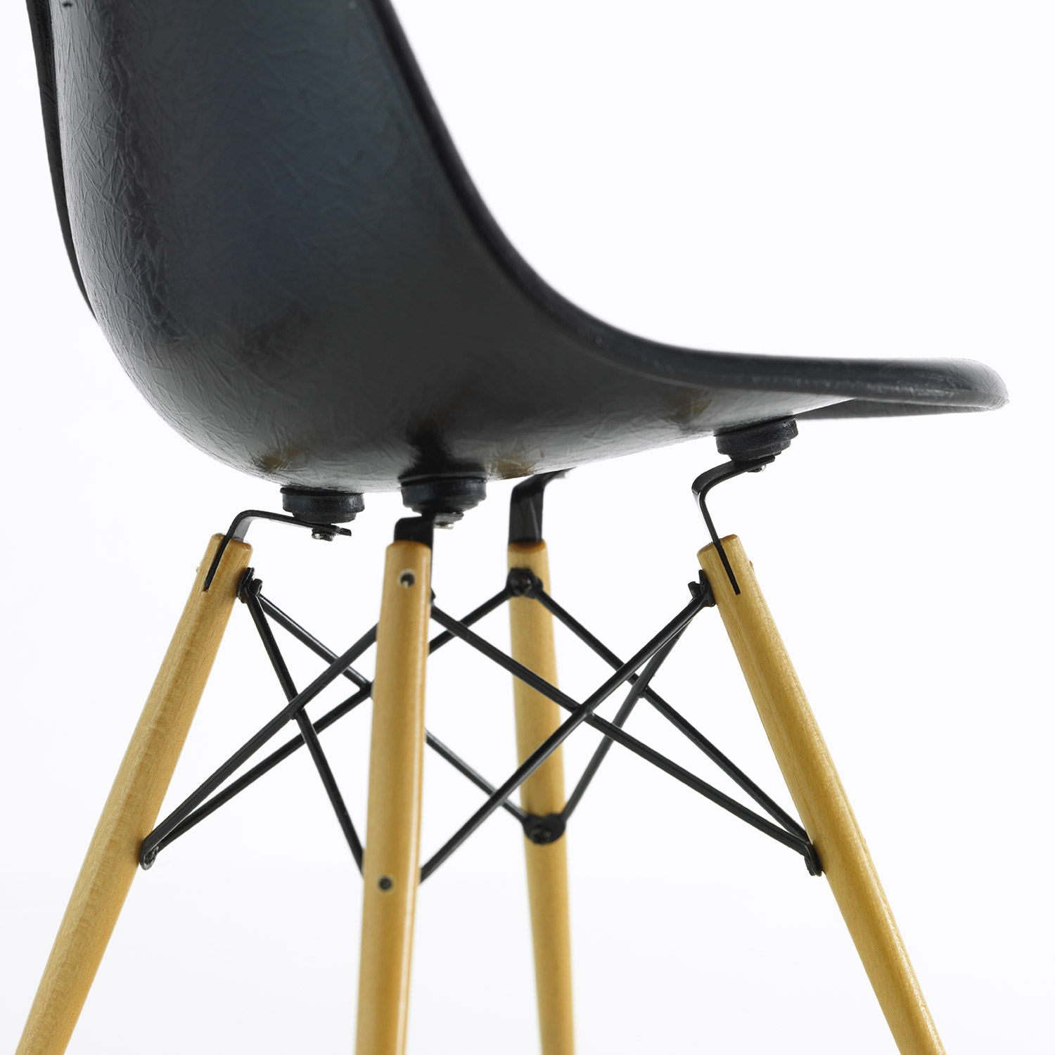 Vitra - Miniatur Tip Ton gletscherblau Barber & Osgerby