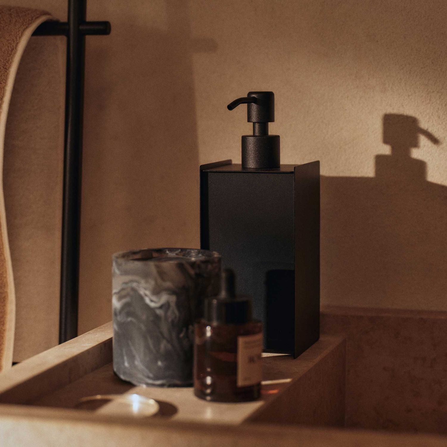 Ferm Living - Sama Seifenspender schwarz