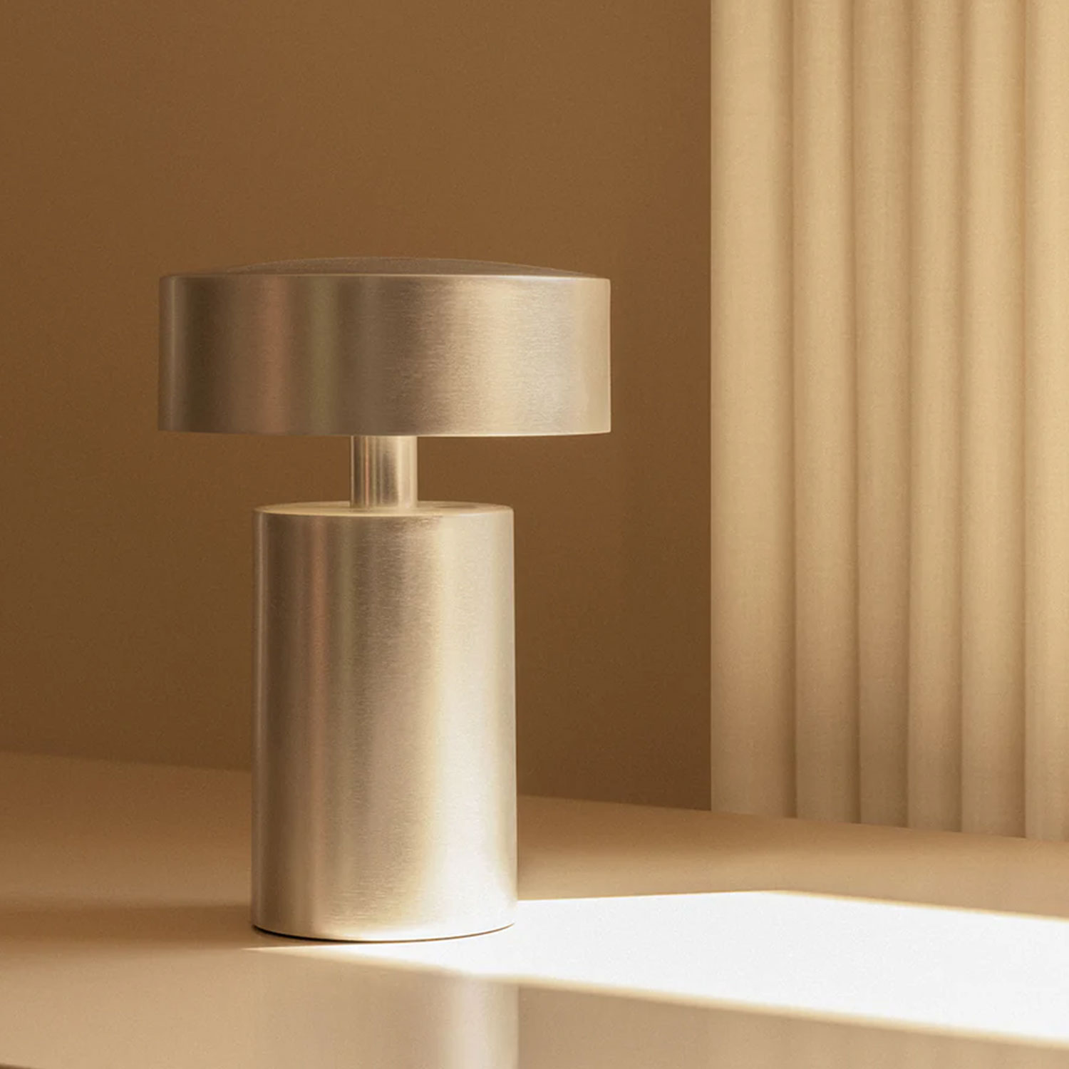 Audo - Column Tischleuchte Aluminium eloxiert