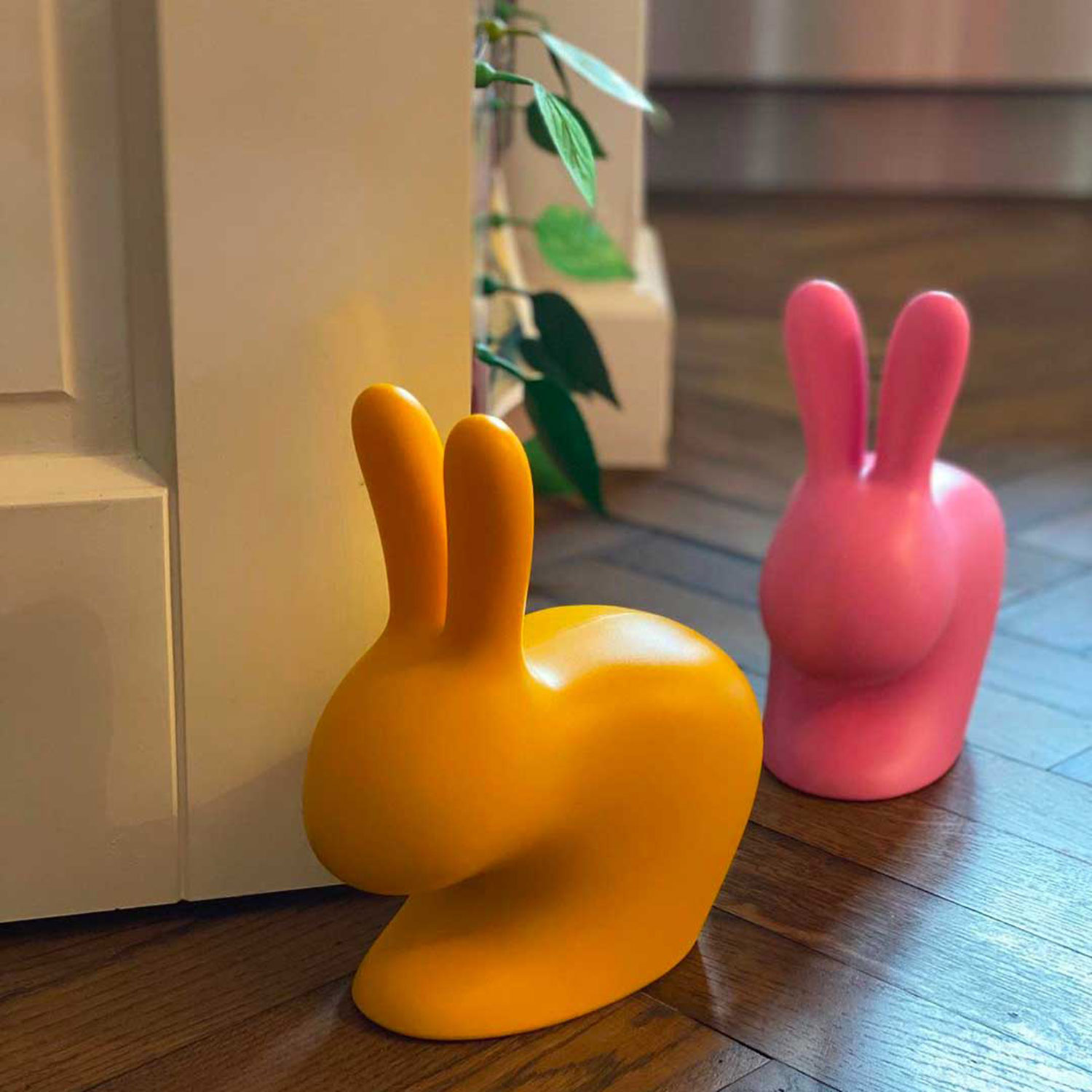 qeeboo rabbit xs tuerstopper bright pink orange 97603
