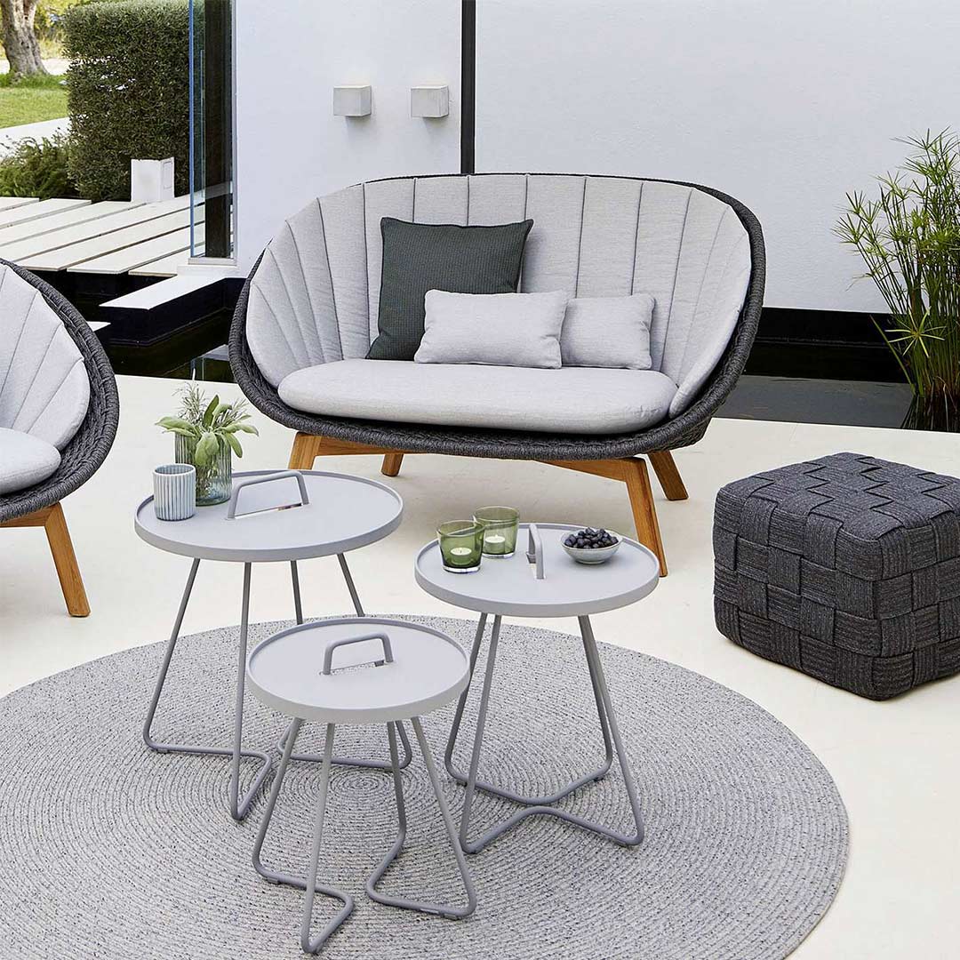 cane line peacock 2 sitz sofa beistelltisch 78841