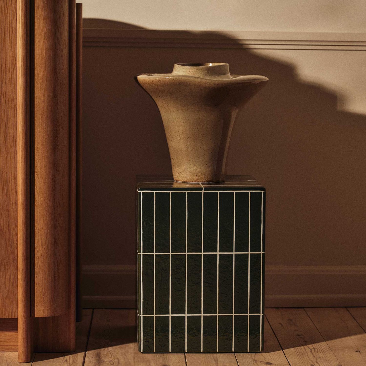 Ferm Living - Pillar Beistelltisch dunkelgrün
