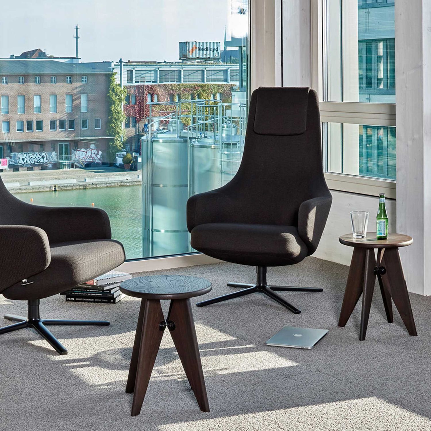 Vitra - Tabouret Bois Hocker Nussbaum natur, geölt