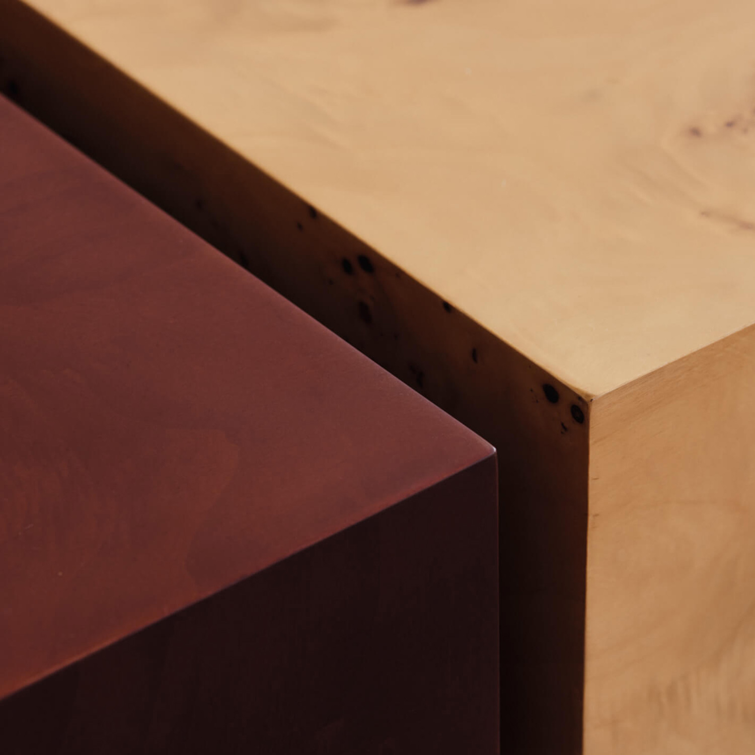 Ferm Living - Burl Couchtisch mit Aufbewahrung dark stained
