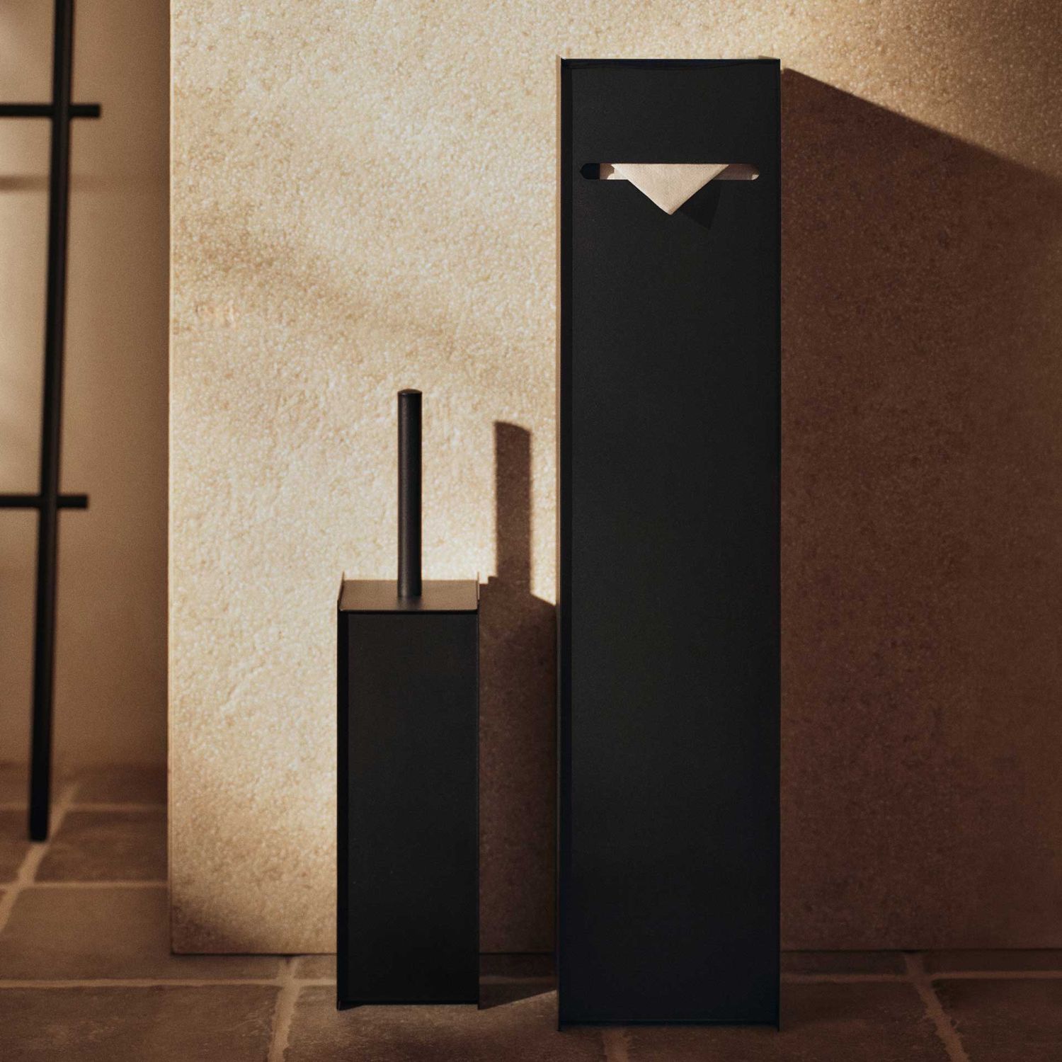 Ferm Living - Sama Toilettenpapierspender schwarz