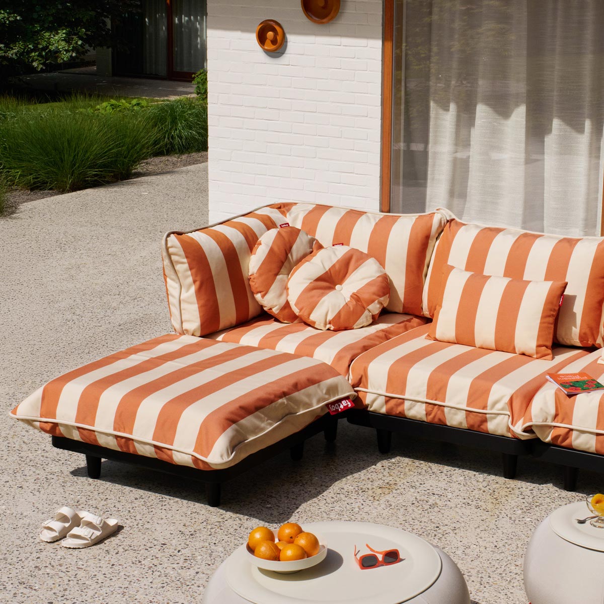 Fatboy - Paletti Stripe Orange Creme Sitzecke rechts