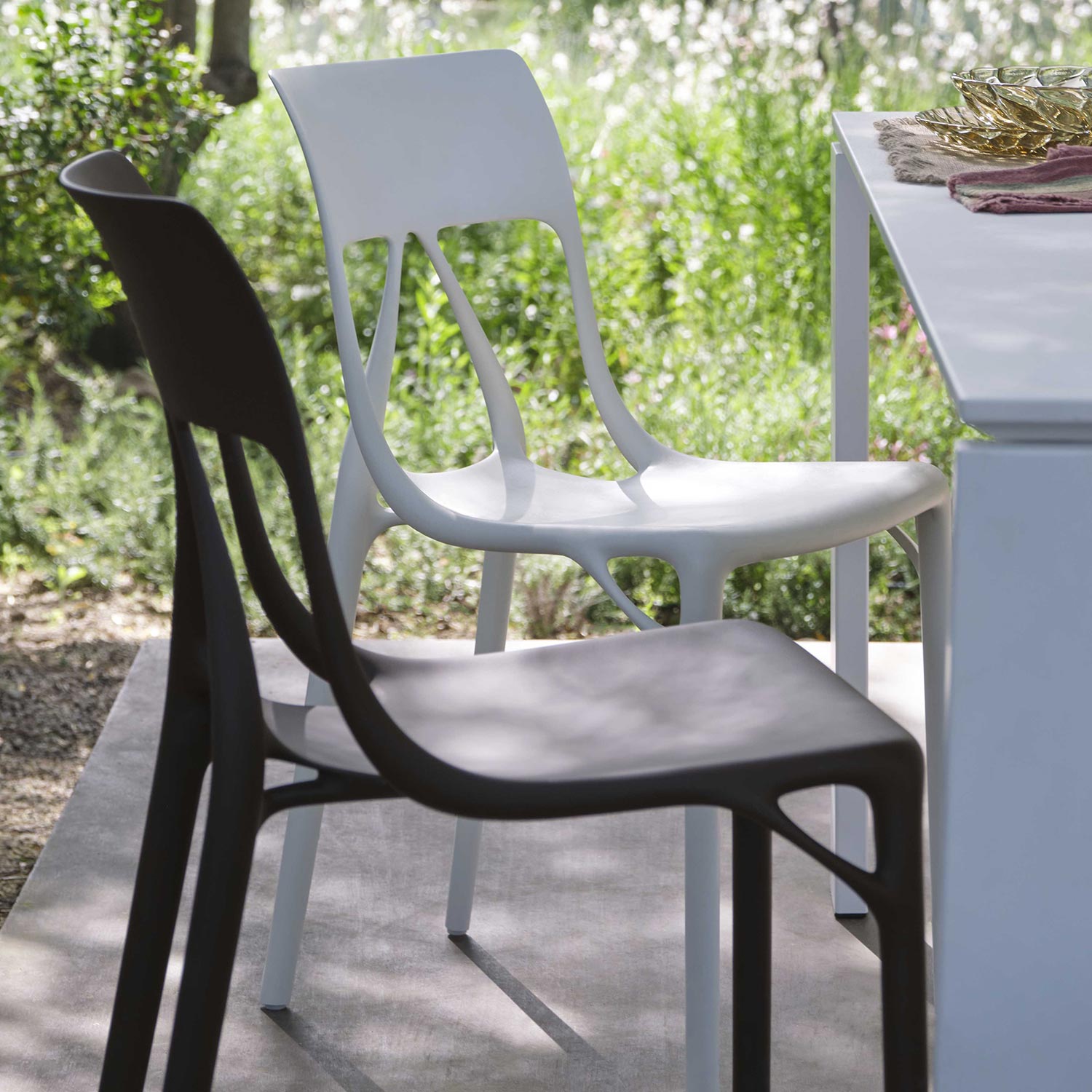 Kartell - A.I. light Stuhl dunkelbraun