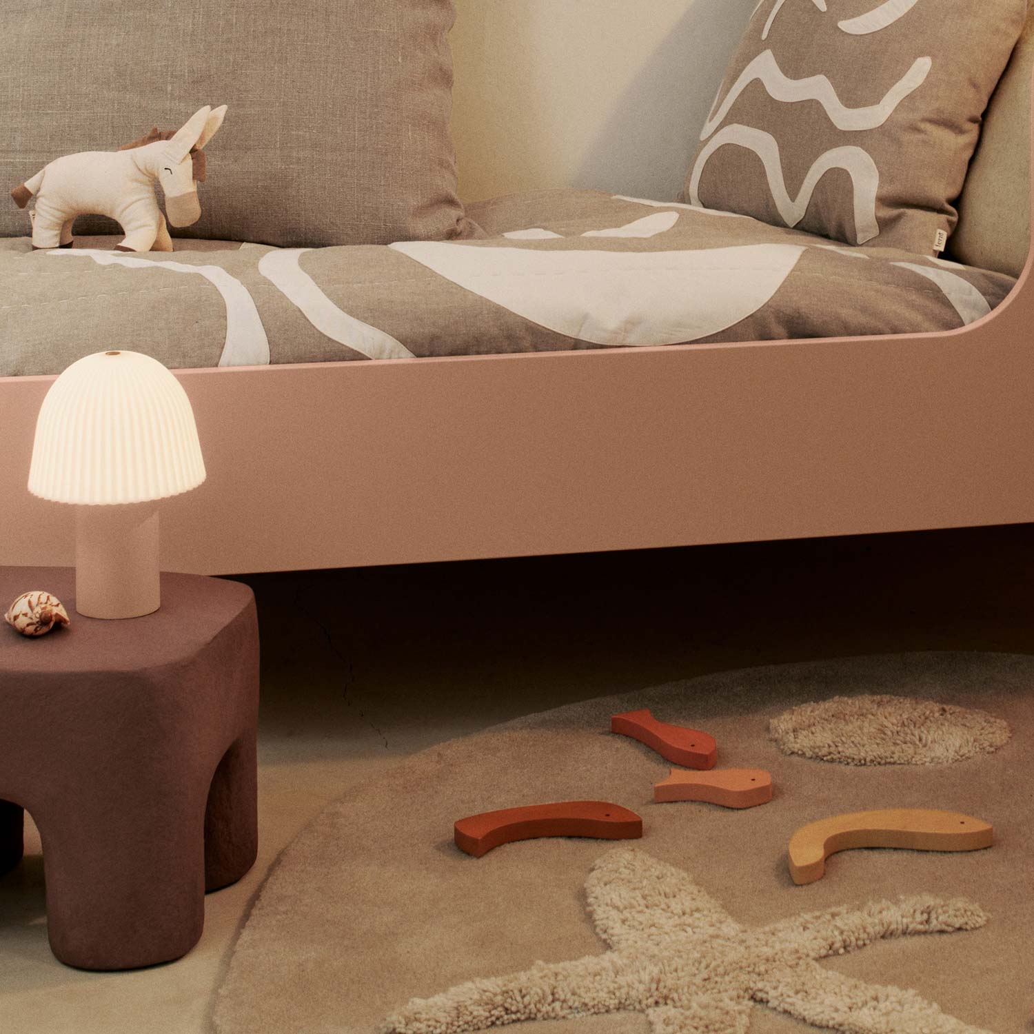 Ferm Living - Frill tragbare Leuchte rose/white