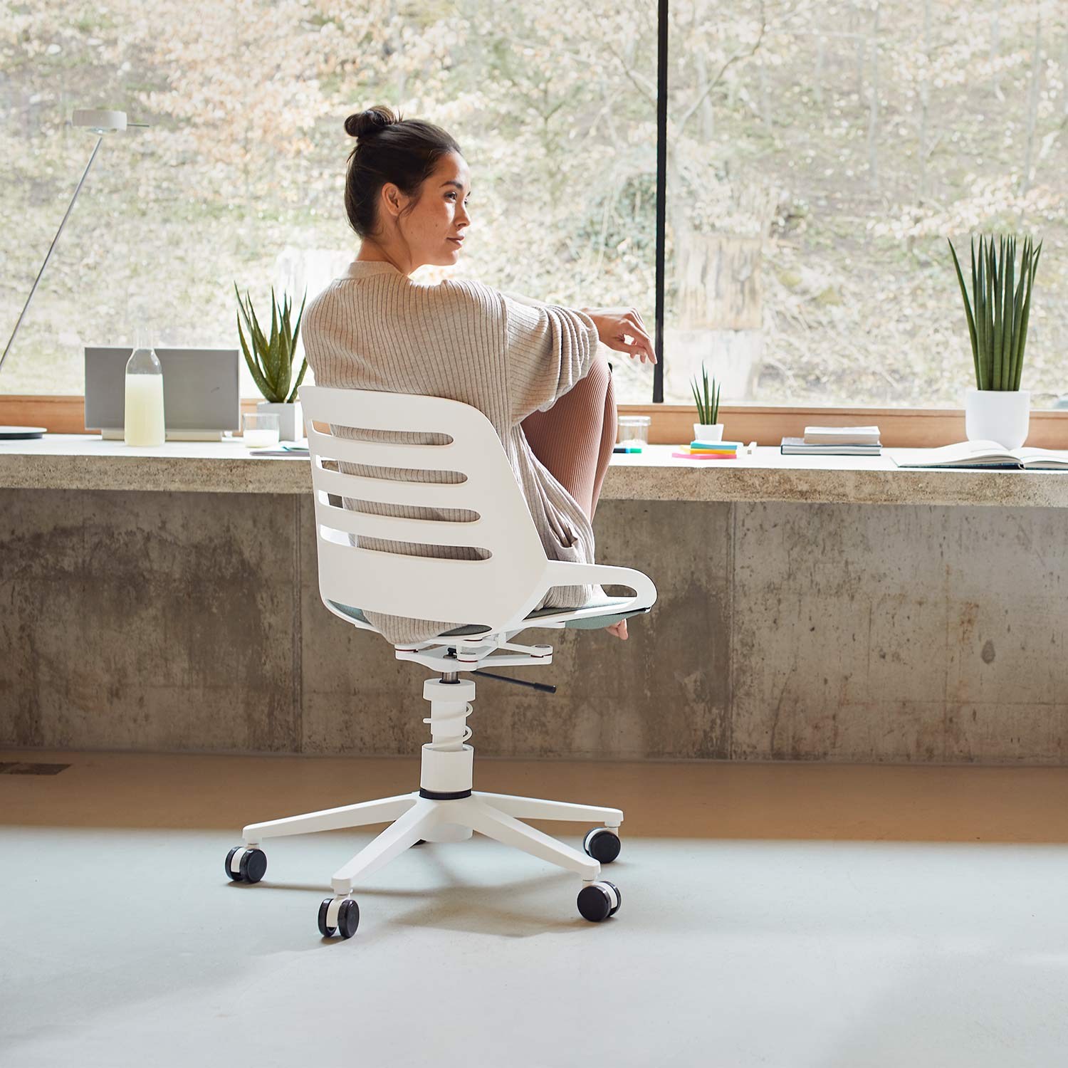 aeris numo task mit federbein buero schreibtisch 92874