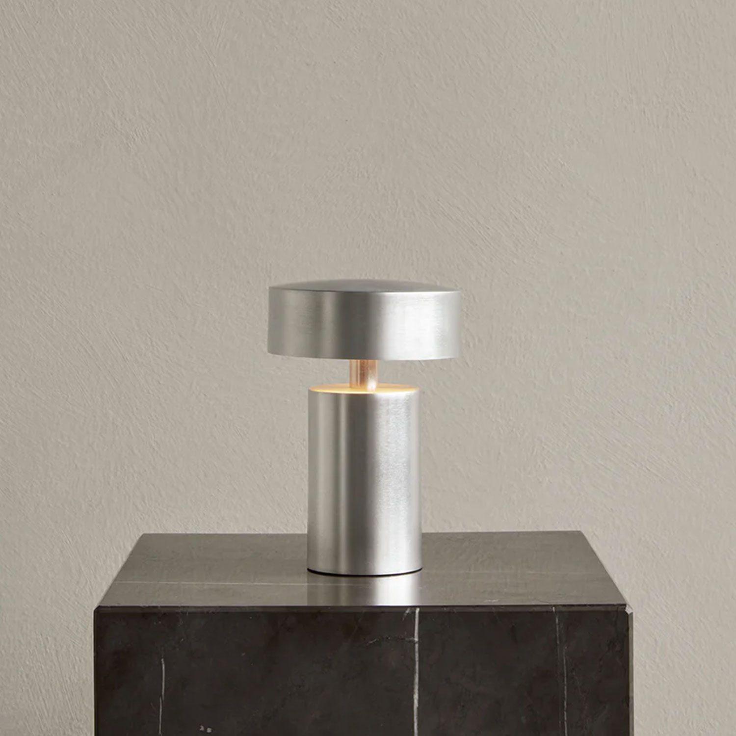 Audo - Column Tischleuchte Aluminium eloxiert