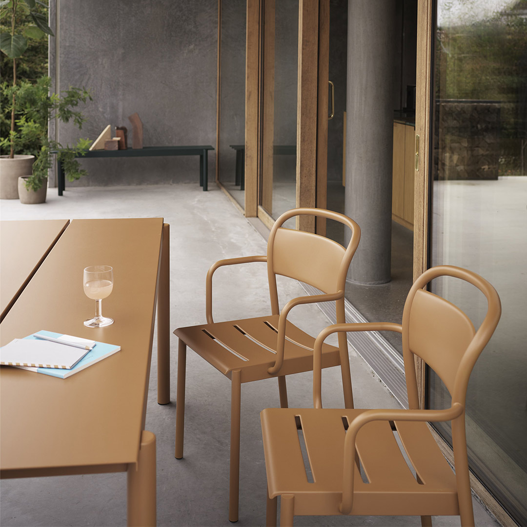 muuto linear steel table 65436