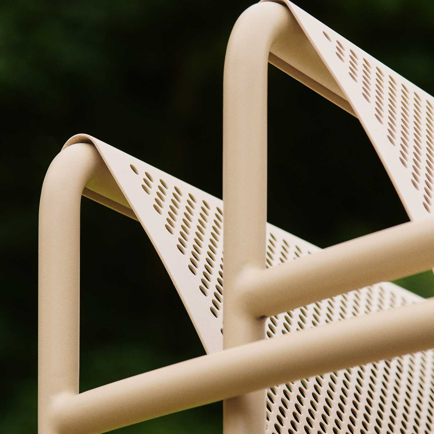 Ferm Living - Dapple Outdoor Stuhl breit tea green
