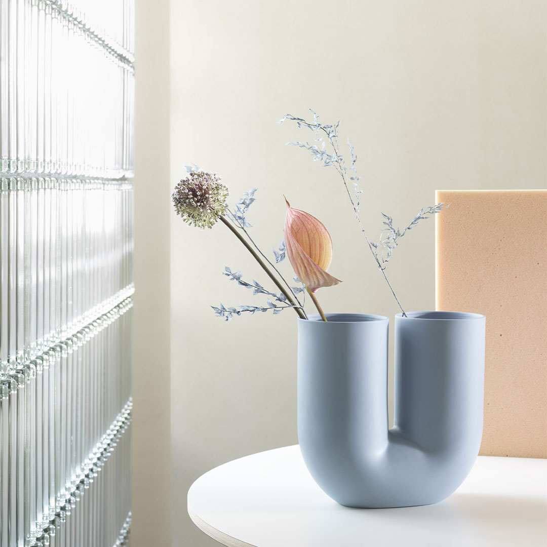 muuto kink vase light blue pflanze 56060