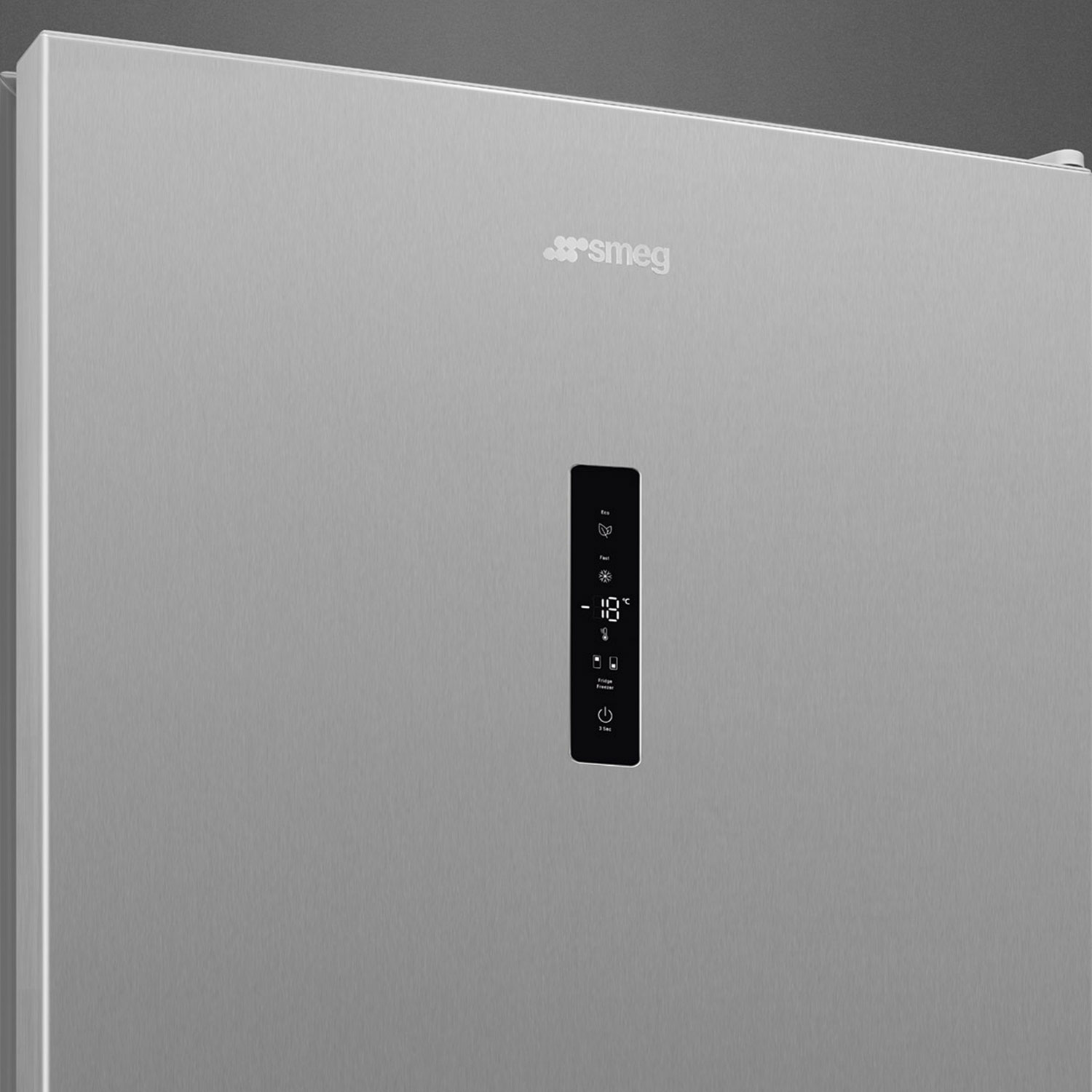 Smeg Kuehl Gefrierschrankkombi RC18XDNC Detail aussen 103585