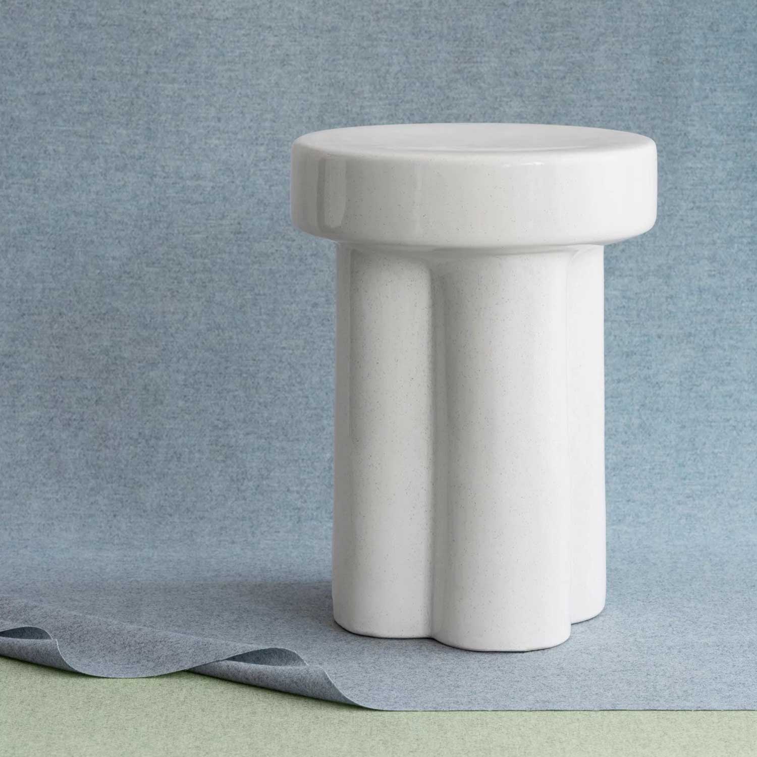 blomus TORU Keramik Hocker Lily White gross 67122 Hocker in Szene 104186
