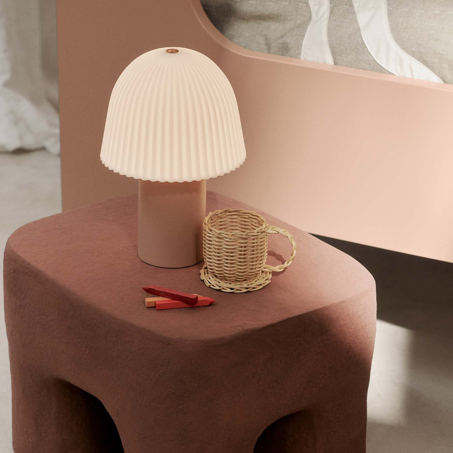 Ferm Living - Frill tragbare Leuchte rose/white