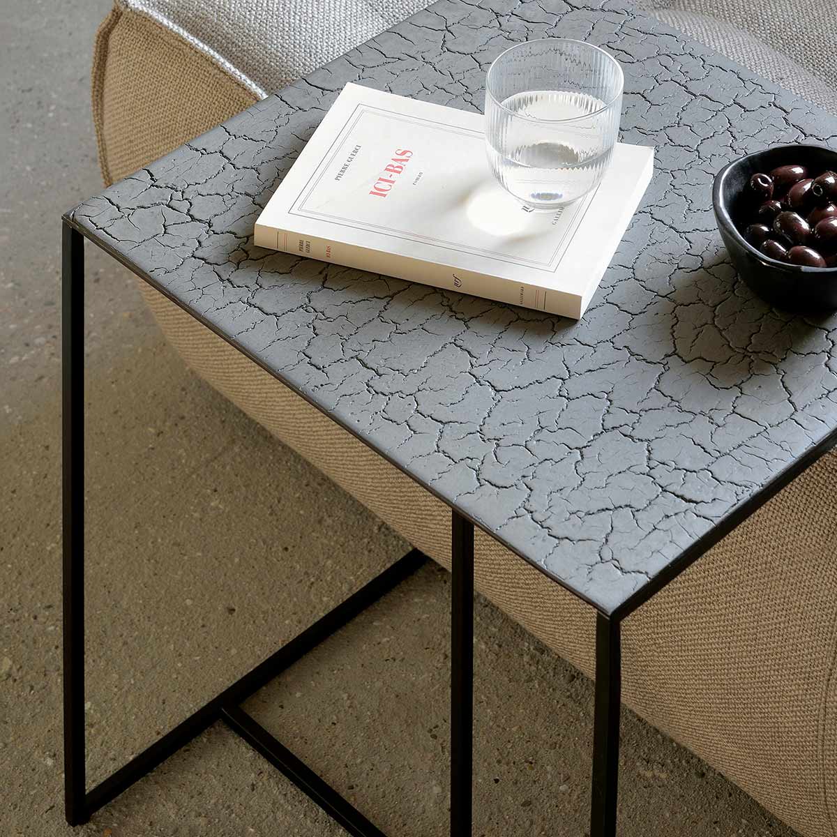 25911 triptic side table lifestyle taupe close close up 86817