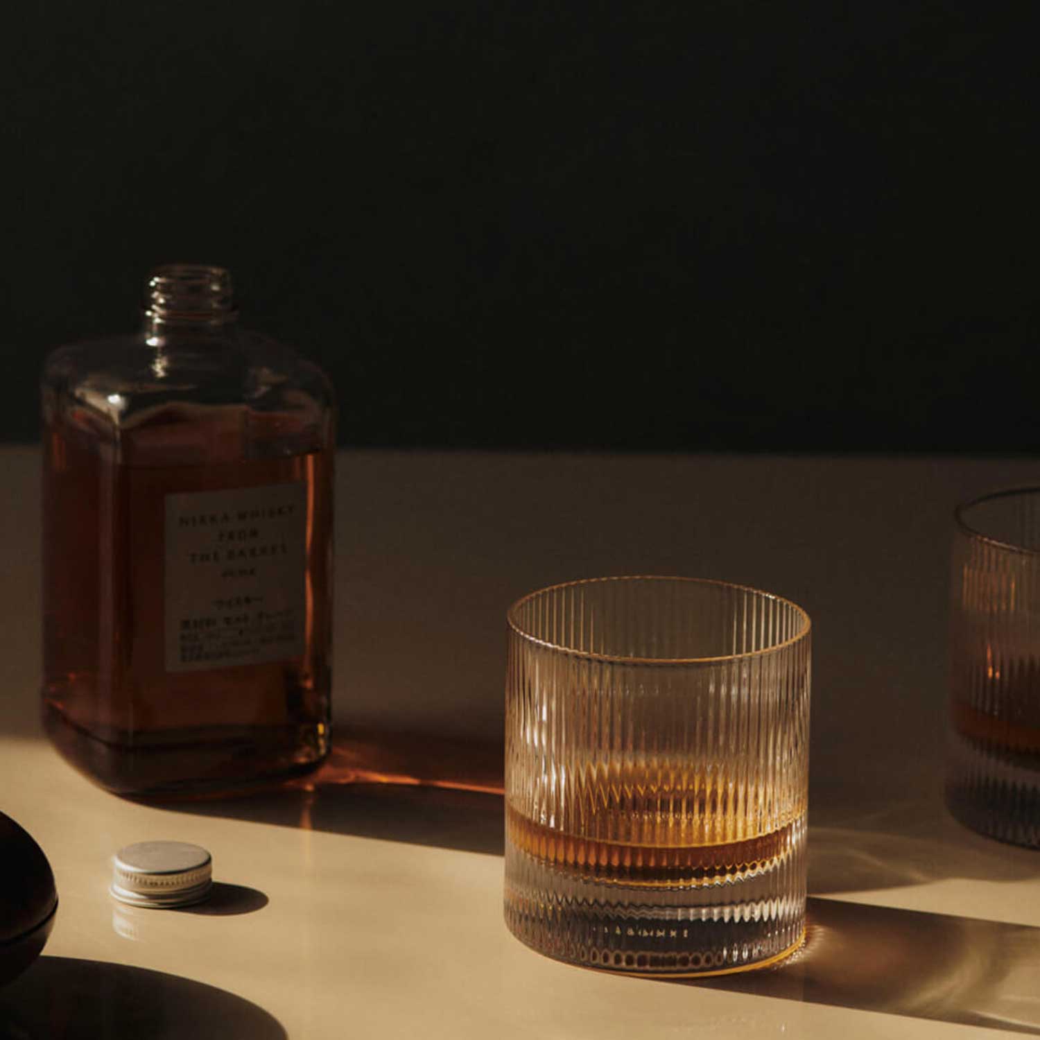 Ferm Living - Ripple Becherglas 2er-Set rauchgrau