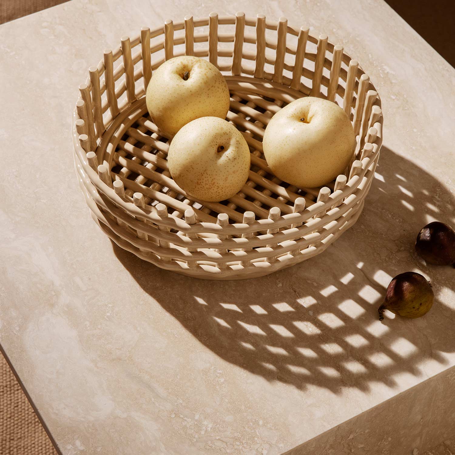 ferm living ceramic centrepiece obstkorb 66556