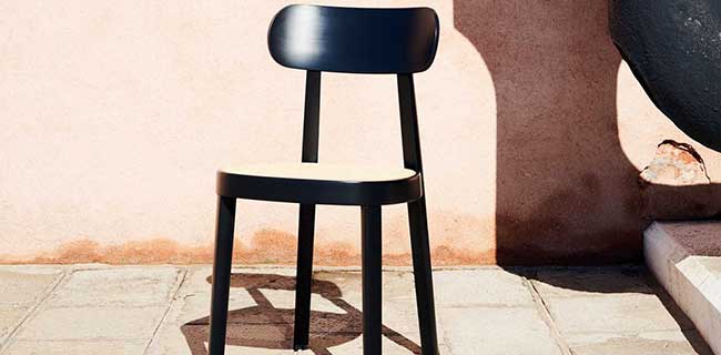 Thonet Stuhl draußen