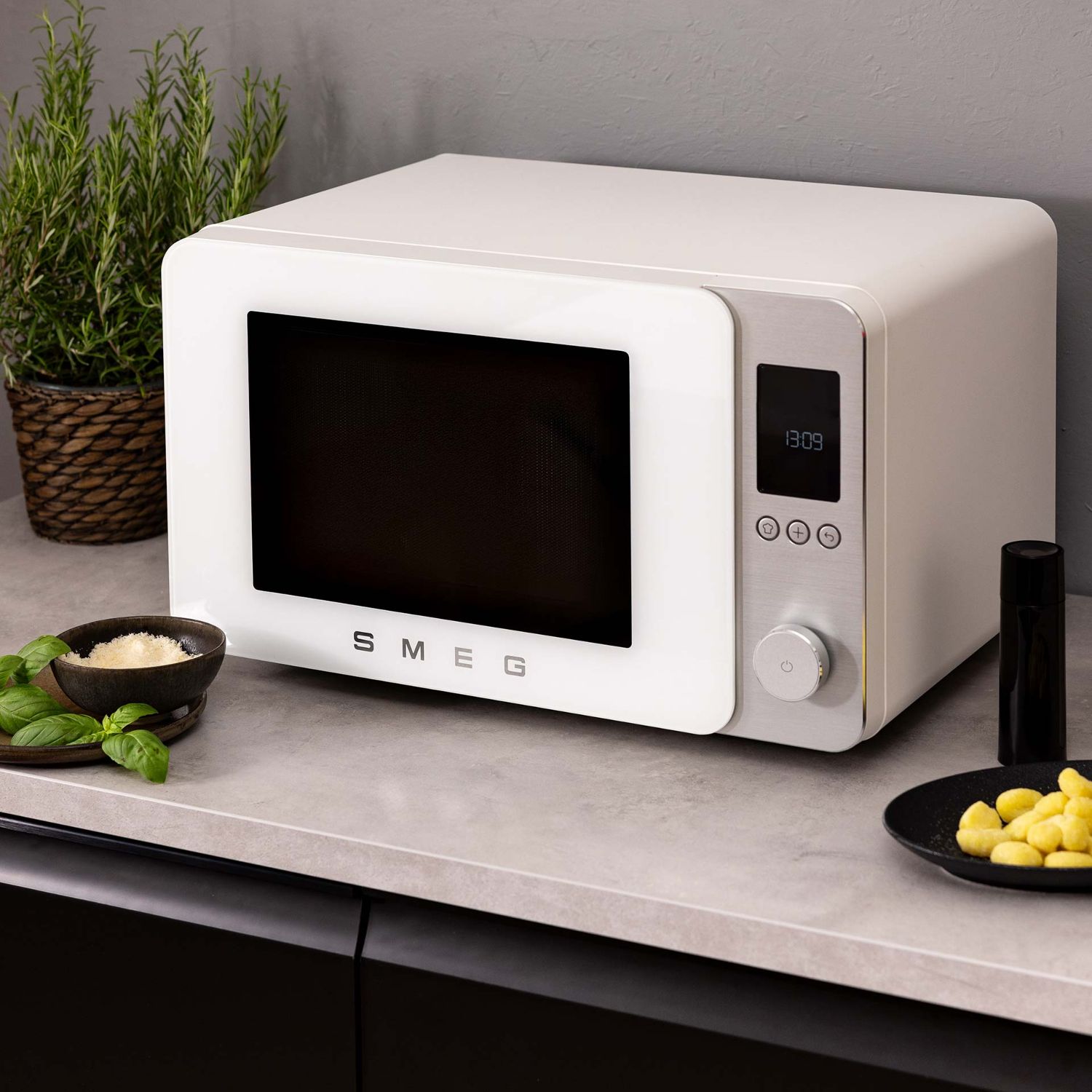 SMEG - Kombi-Mikrowelle mit Air Fry MOC02 weiß