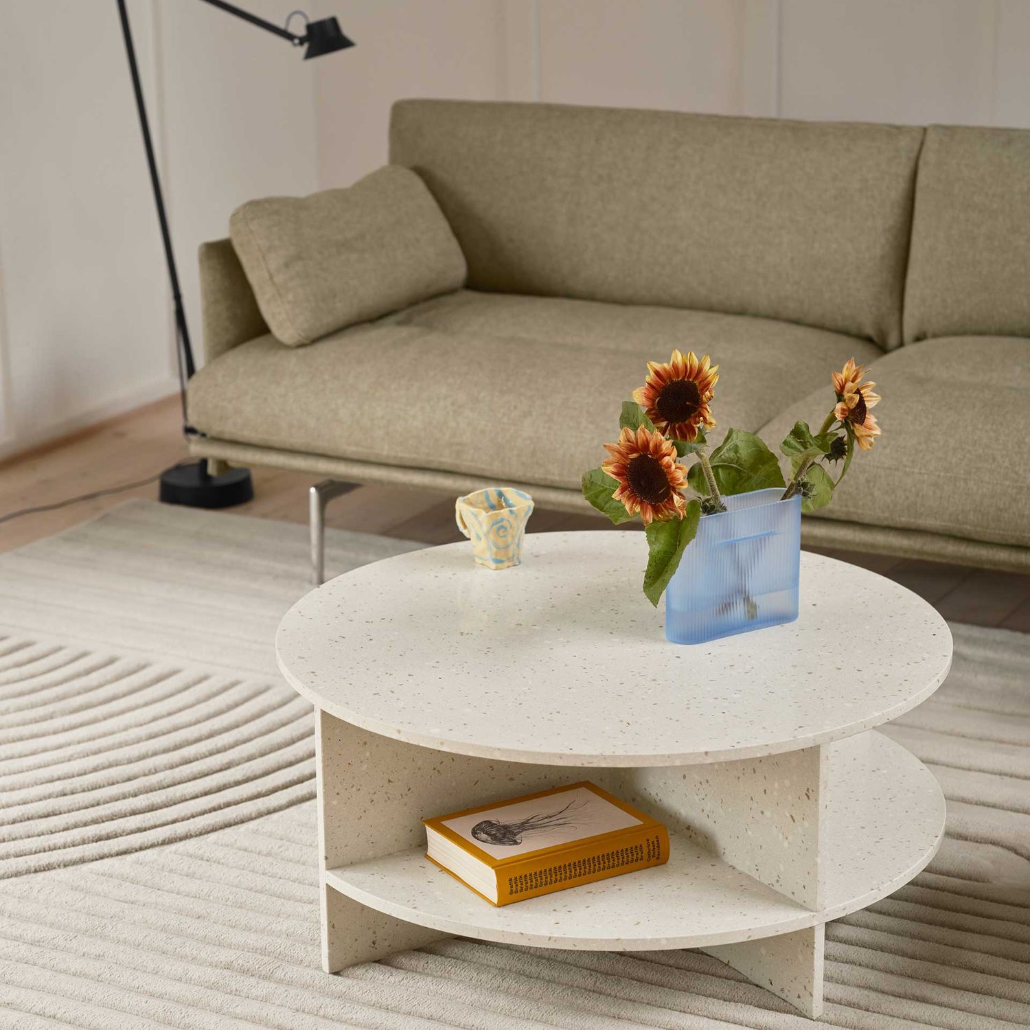 Muuto - Halves Couchtisch off-white Terrazzo