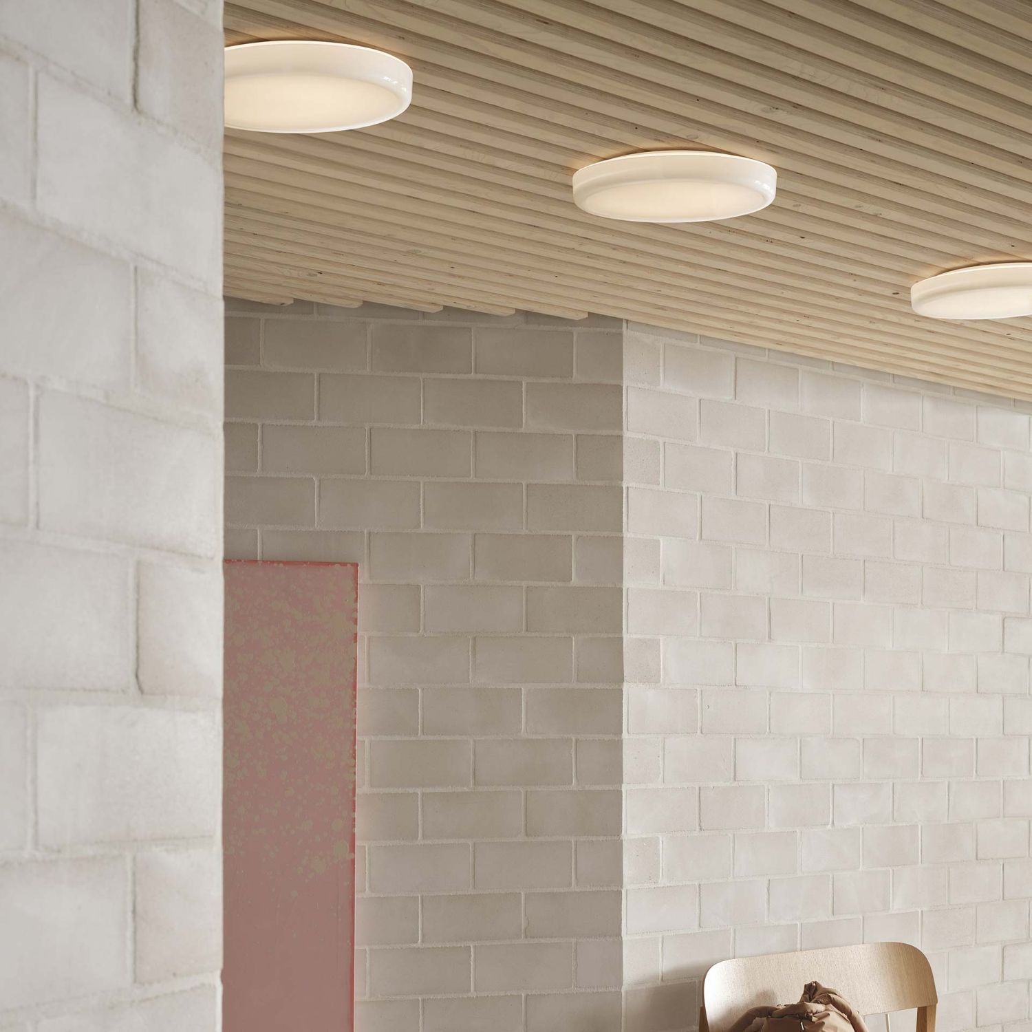 Muuto - Looped Wand-/Deckenlampe weiß