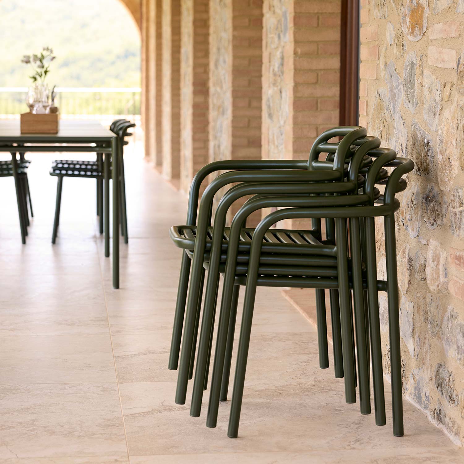 Cane-line - Bliss Tisch rechteckig mit 4 Armlehnstühlen sand