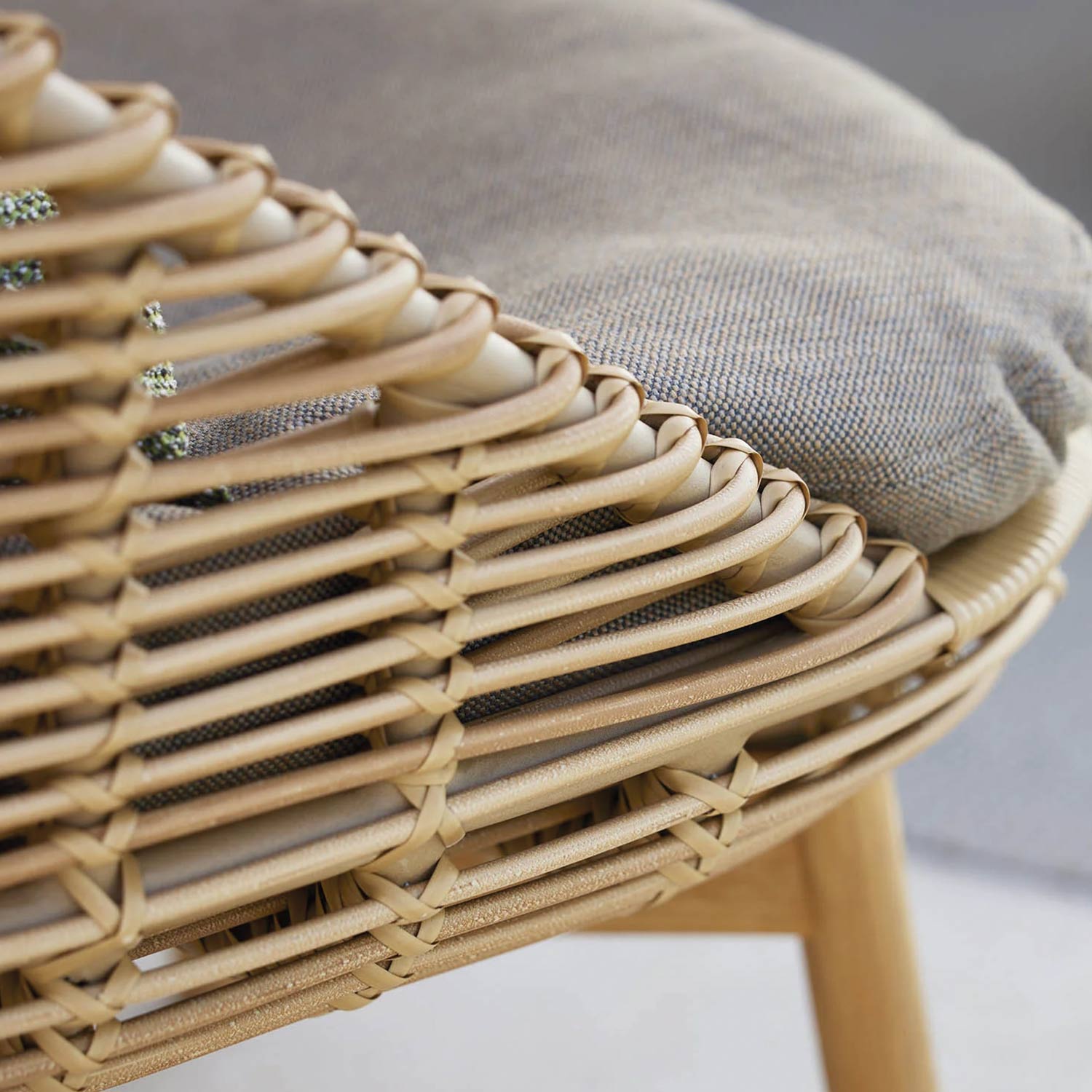 cane line hive loungesessel close up ambiente 94127