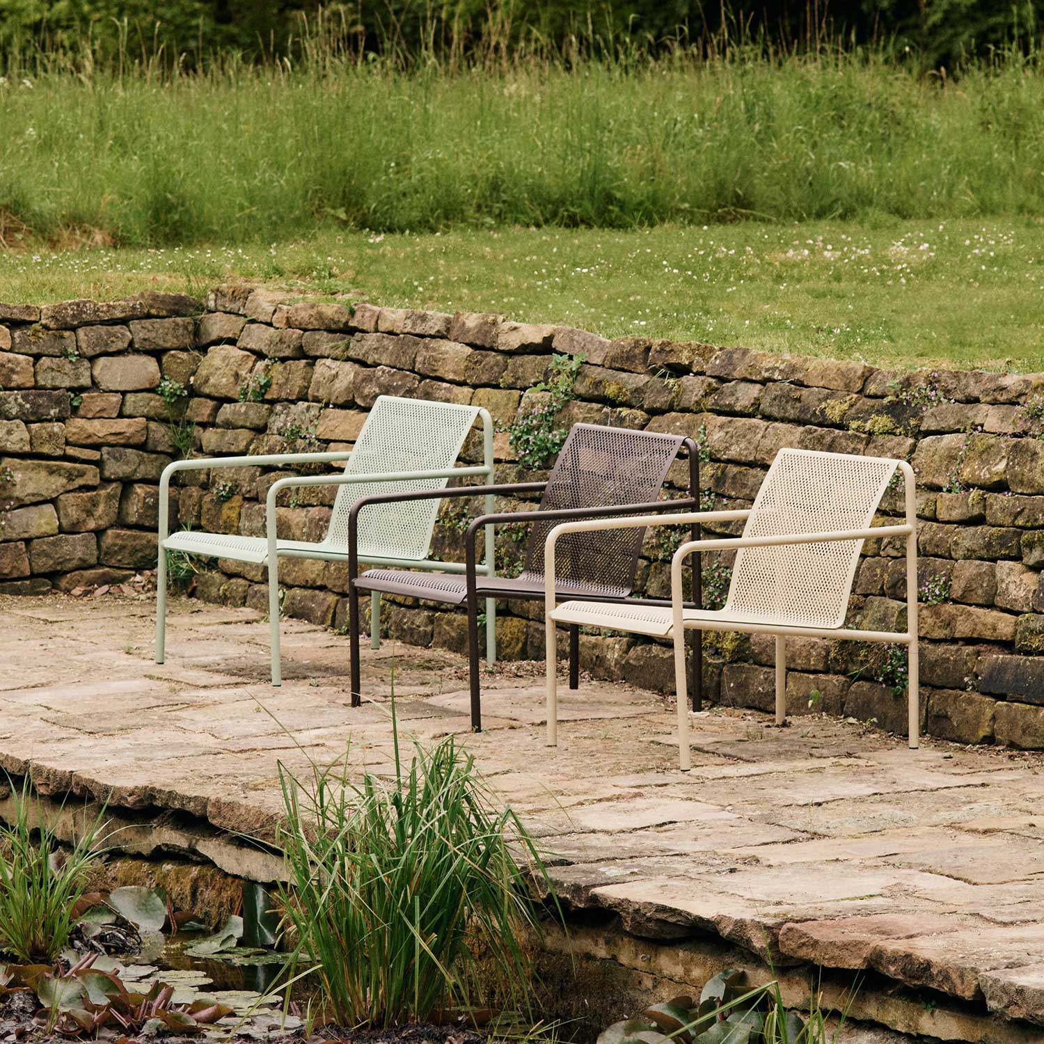 Ferm Living - Dapple Outdoor Stuhl breit tea green