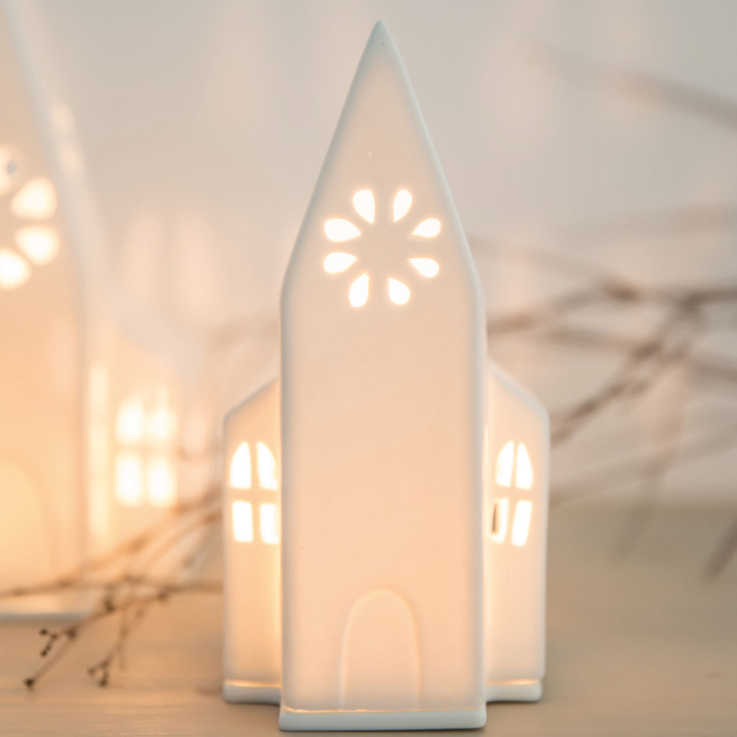 raeder lichthaus kleine kirche leuchtend ambiente 87530