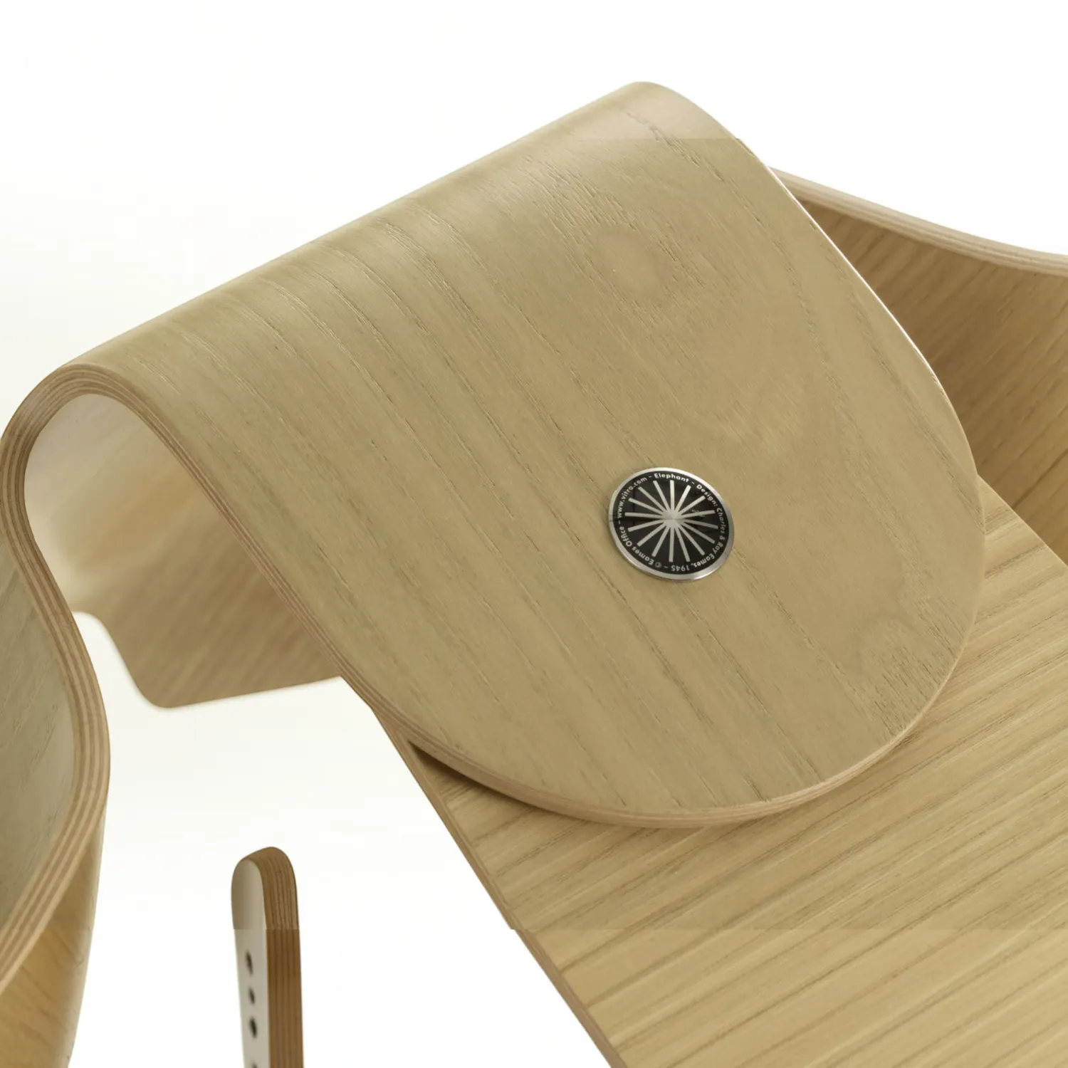 Vitra - Eames Elephant Plywood Kastanie natur