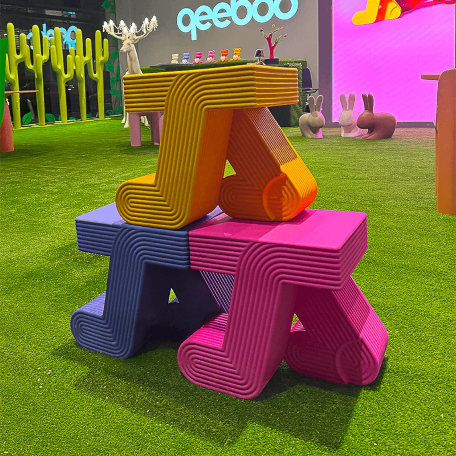 Qeeboo - Walking Beistelltisch gelb
