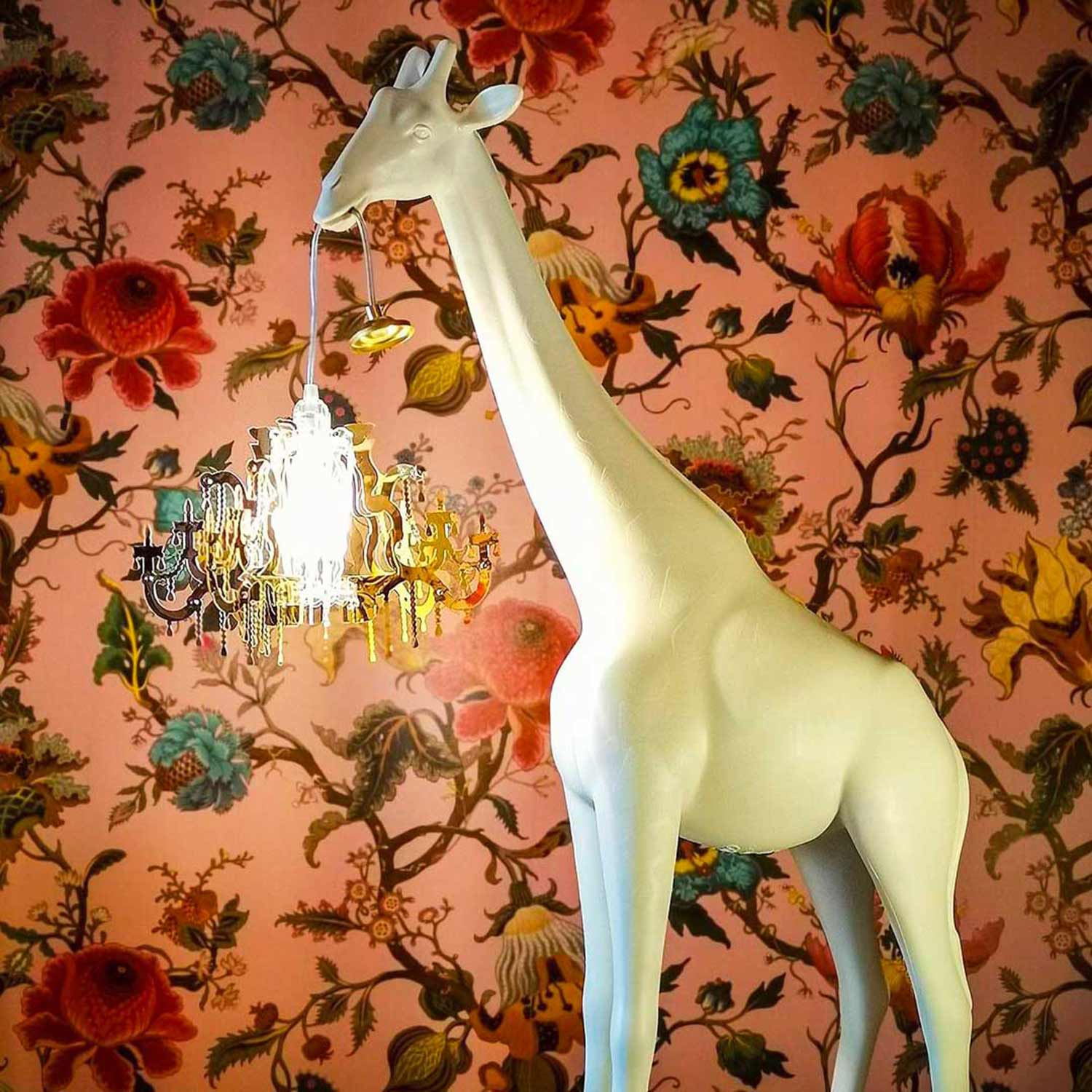 qeebo giraffe in love xs weiss bunte wand 97470