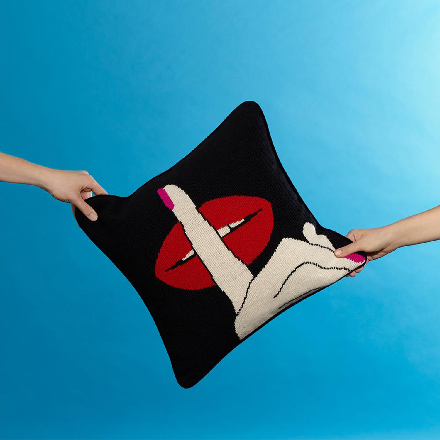 jonathan adler lips kissen hush needlepoint 62506