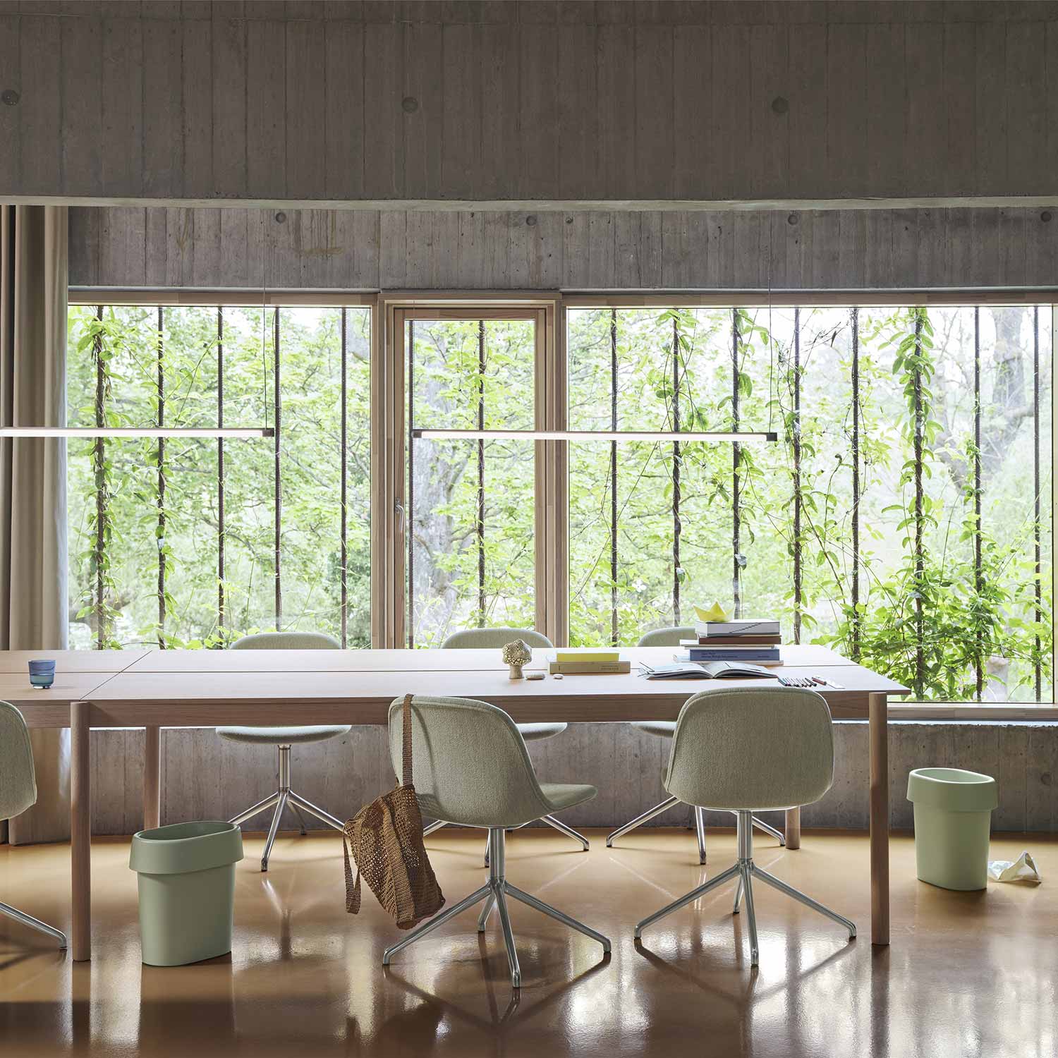 muuto reduce papierkorb light green buerotisch 97275
