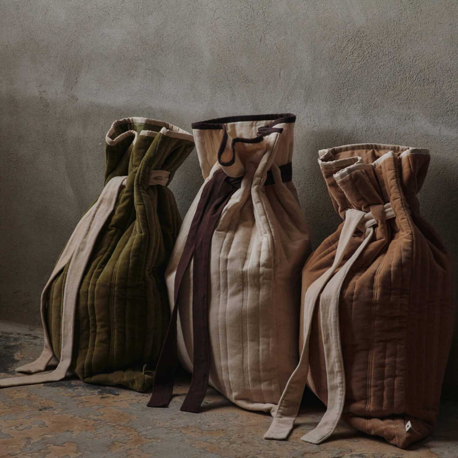 Ferm Living - Vari Steppsack Samt khaki