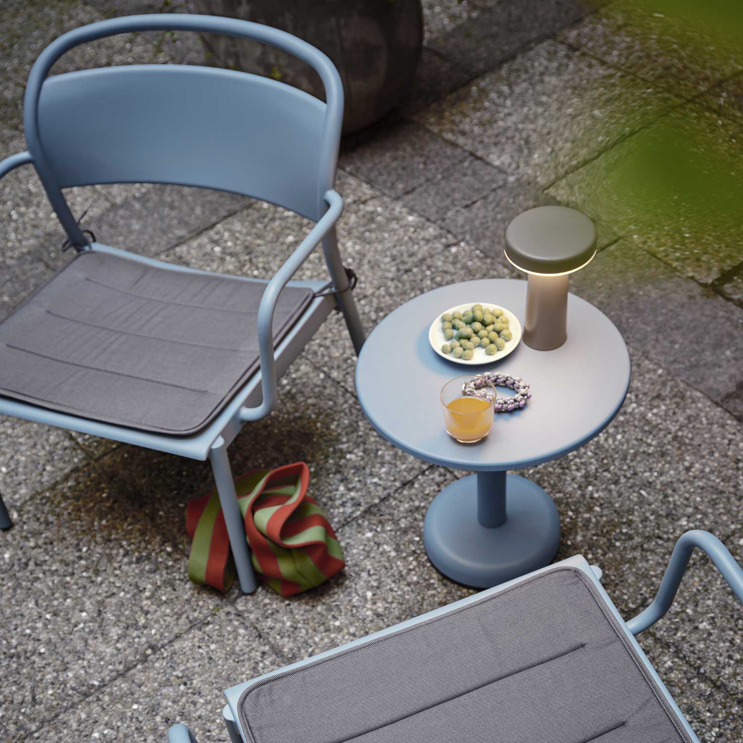 muuto Linear steel lounge armchair pale blue mit sitzkissen 99244