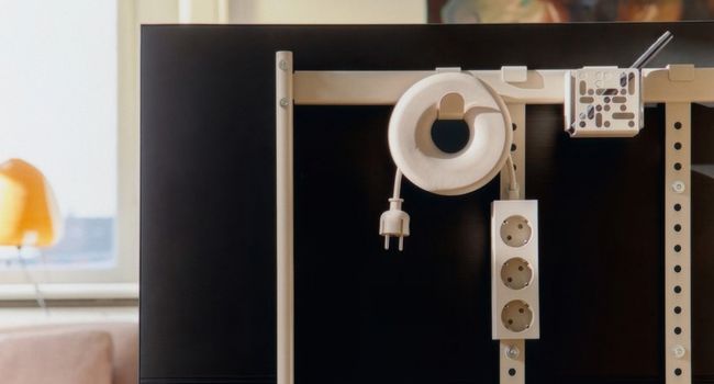 Pedestal Power Bar an TV-Ständer