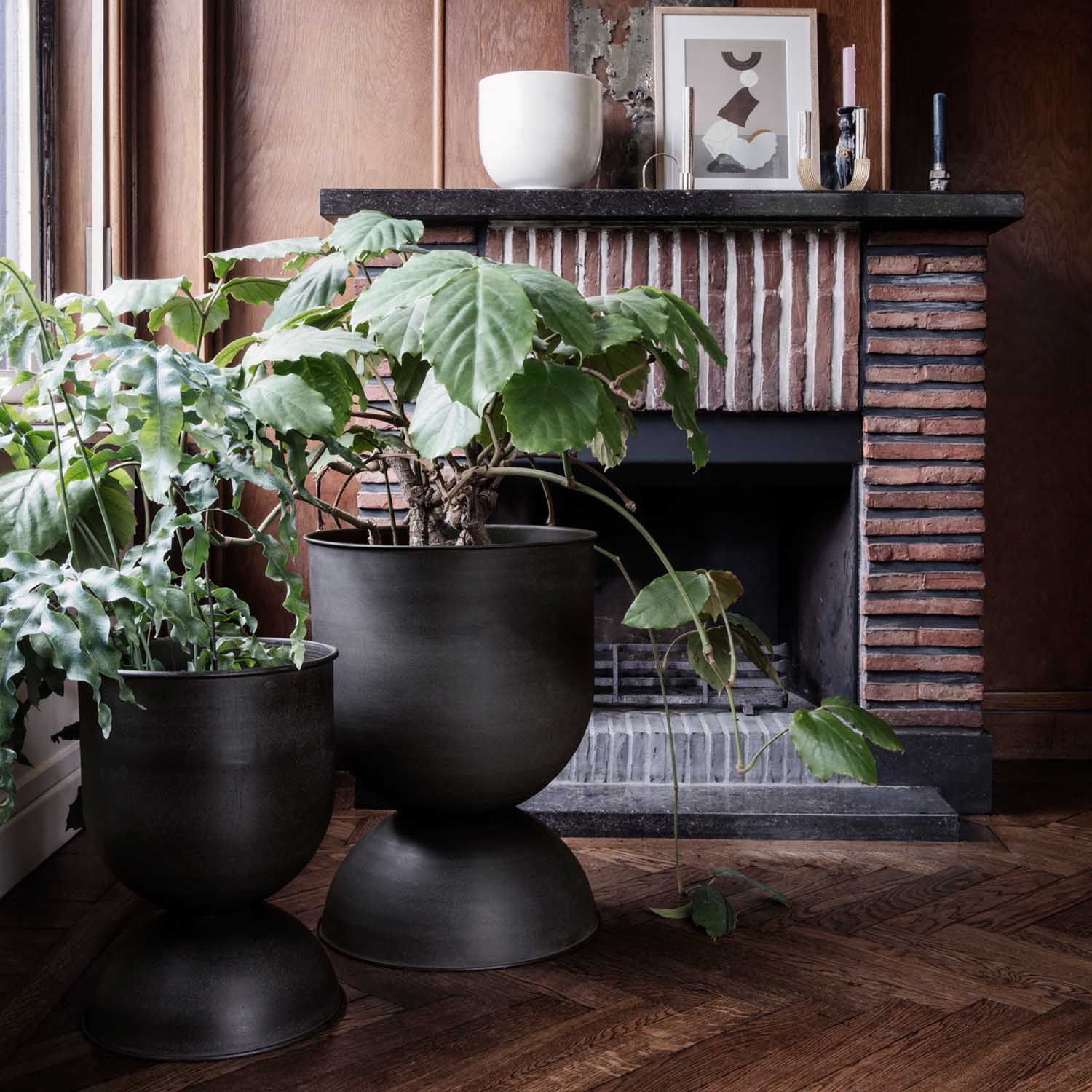 Hourglass Pot with plants ferm Living 58976